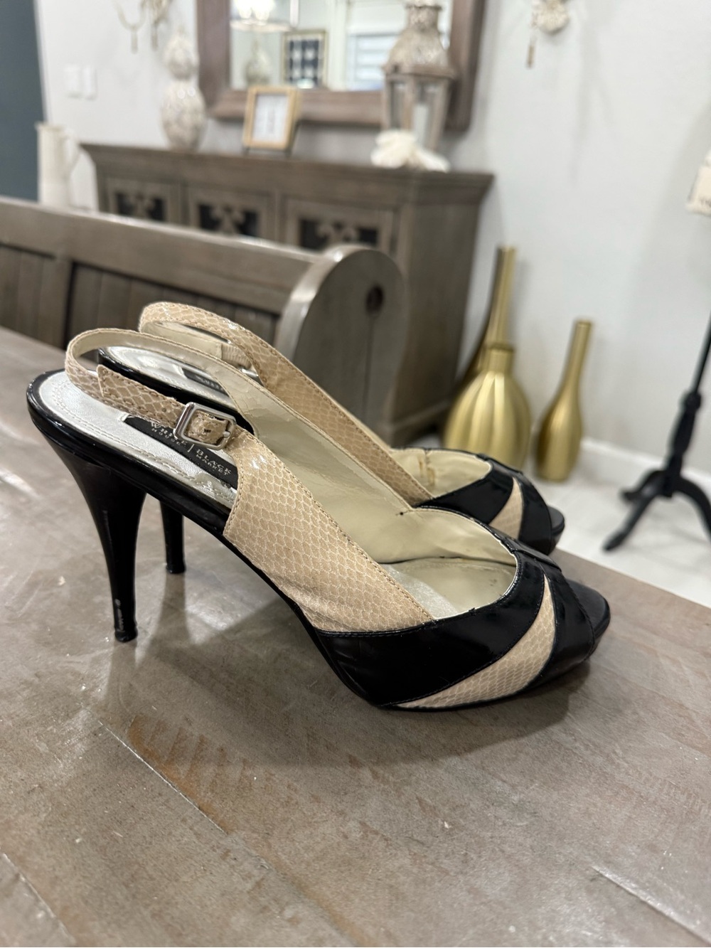 White House Black Market Peep Toe Slingback Heels Black Beige Size 7.5